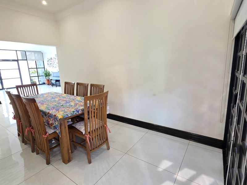 Elegant Mirror-Design Home for Sale in Eldoraigne - Photo 9