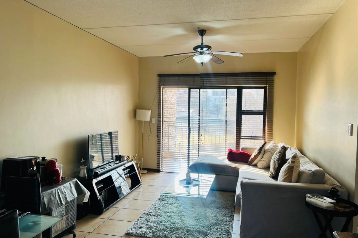 Modern 2-Bed, 2-Bath First-Floor Unit in Secure Complex - Photo 4