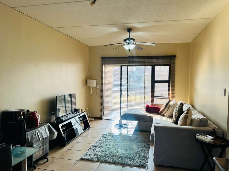 Modern 2-Bed, 2-Bath First-Floor Unit in Secure Complex - Photo 4