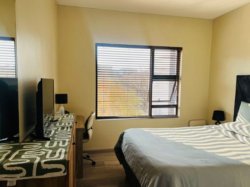 Modern 2-Bed, 2-Bath First-Floor Unit in Secure Complex - Photo 7