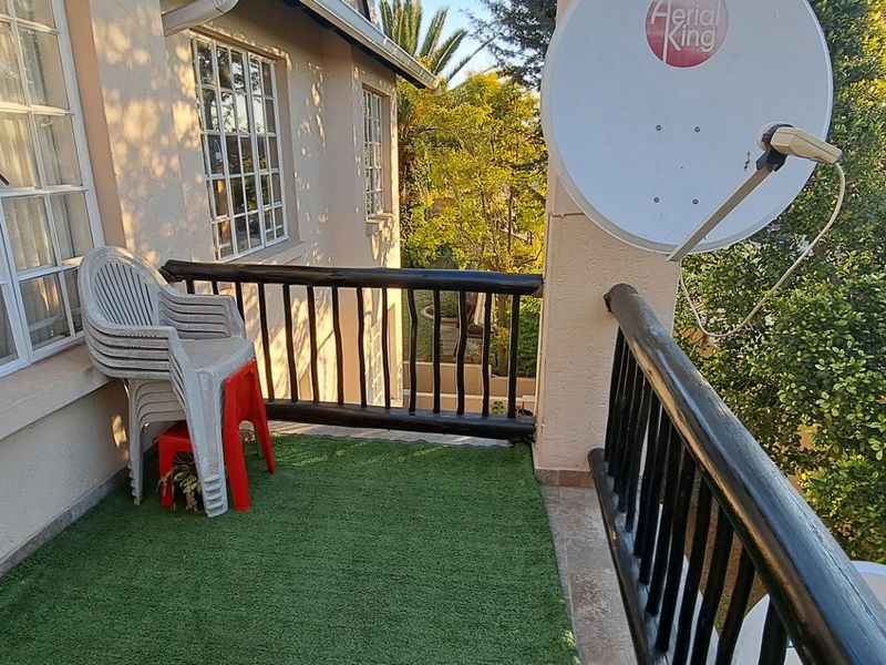 2 Bedroom Townhouse For Sale in Victoria Square - Photo 10