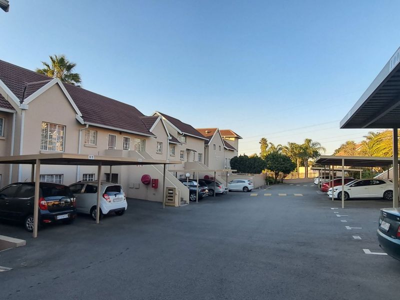 2 Bedroom Townhouse For Sale in Victoria Square - Photo 9