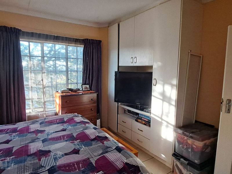 2 Bedroom Townhouse For Sale in Victoria Square - Photo 7