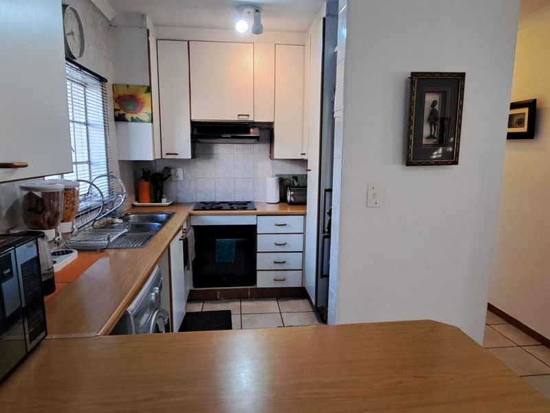 2 Bedroom Townhouse For Sale in Victoria Square - Photo 3