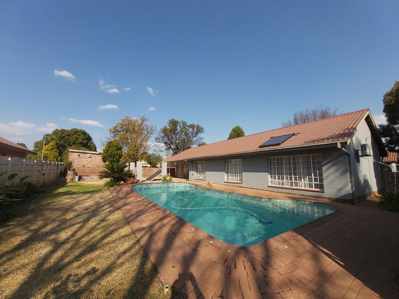 3 Bedroom House For Sale In Neserhof. - Photo 1
