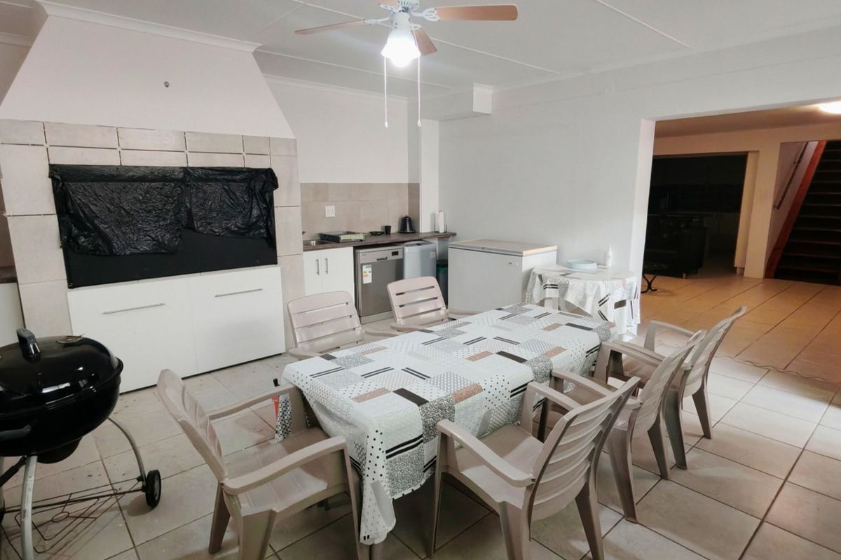 Charming Five Bedroom Holiday Home Close to the Beach. - Photo 3
