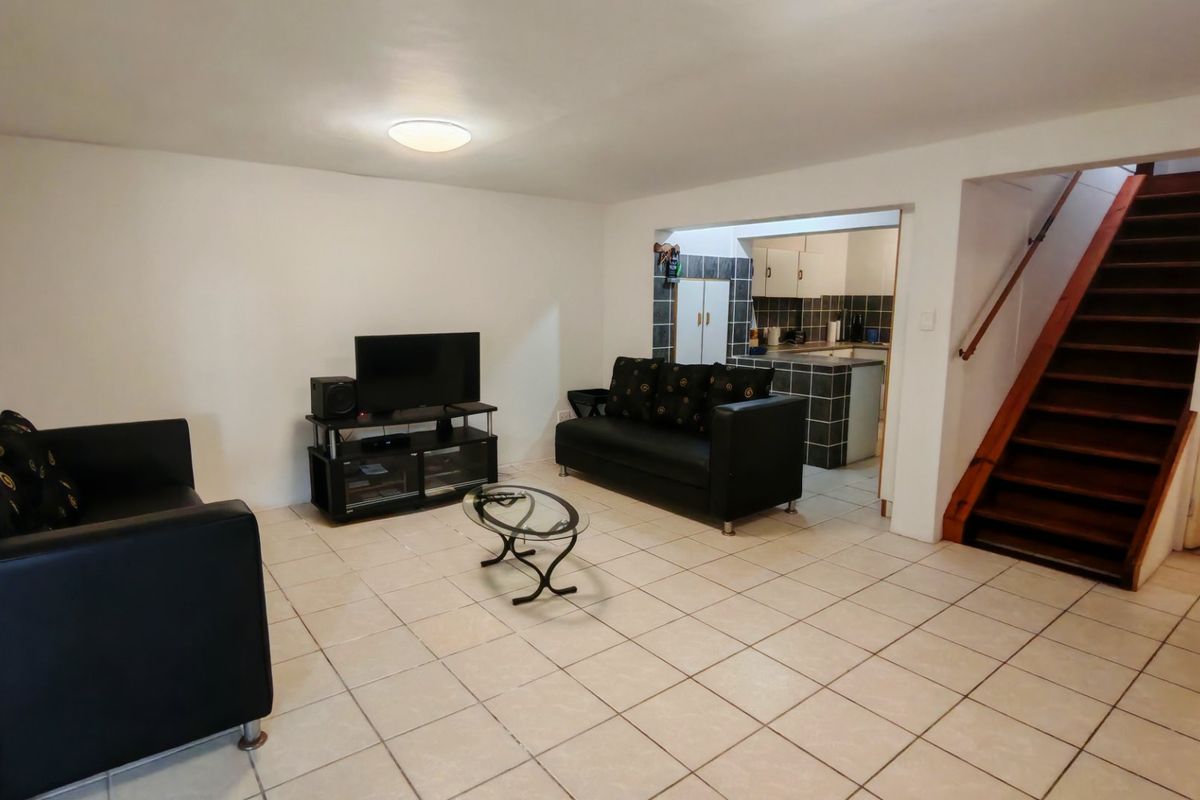 Charming Five Bedroom Holiday Home Close to the Beach. - Photo 4