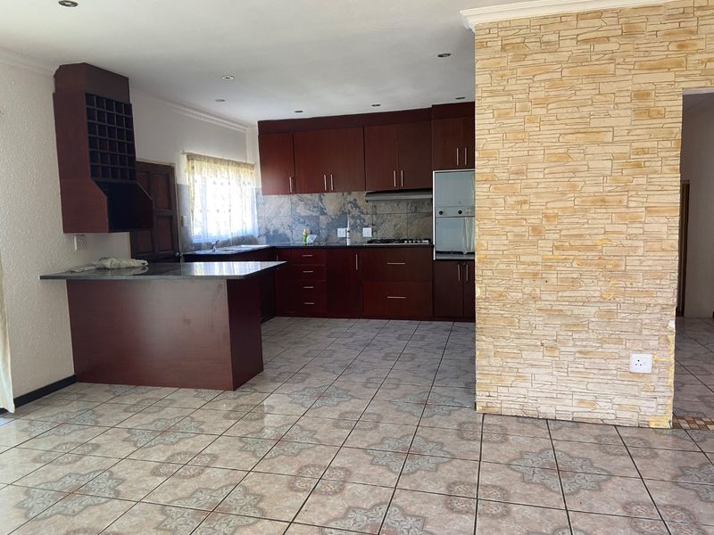 Nice and spacious house - Photo 8