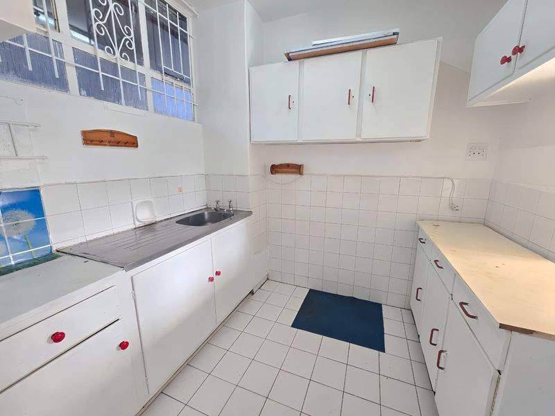 Prime Glenwood Apartment – Convenience, Security, and Location - Photo 2