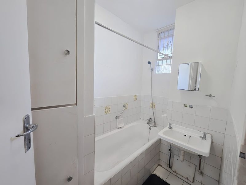 Prime Glenwood Apartment – Convenience, Security, and Location - Photo 7