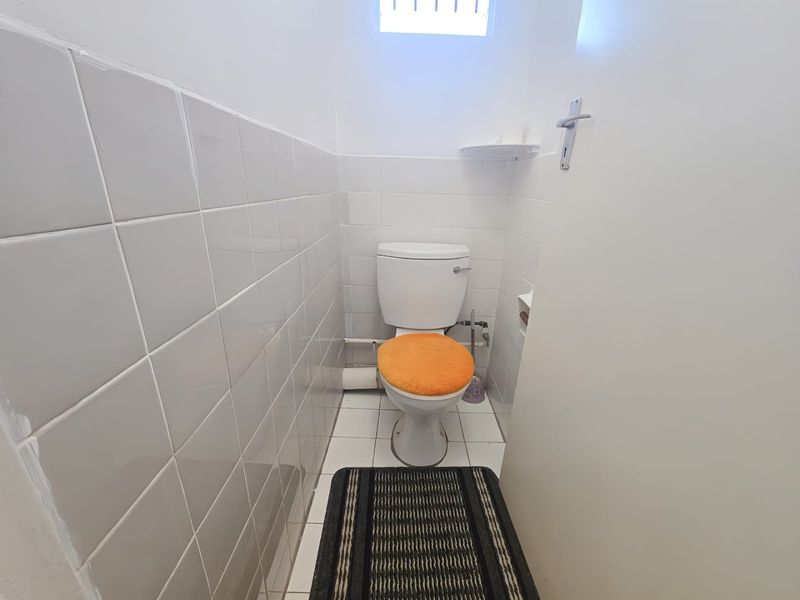 Prime Glenwood Apartment – Convenience, Security, and Location - Photo 6