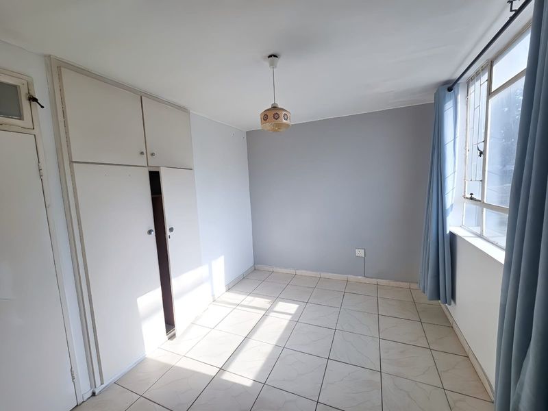 Prime Glenwood Apartment – Convenience, Security, and Location - Photo 5