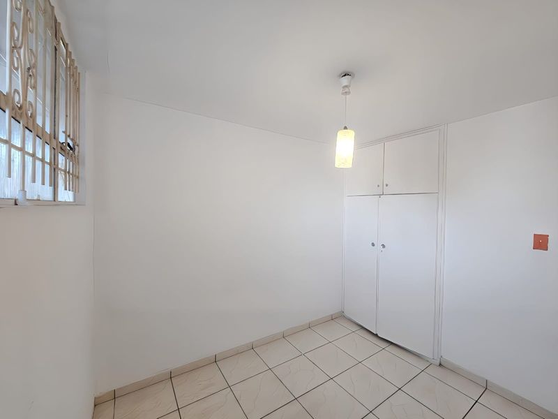 Prime Glenwood Apartment – Convenience, Security, and Location - Photo 4