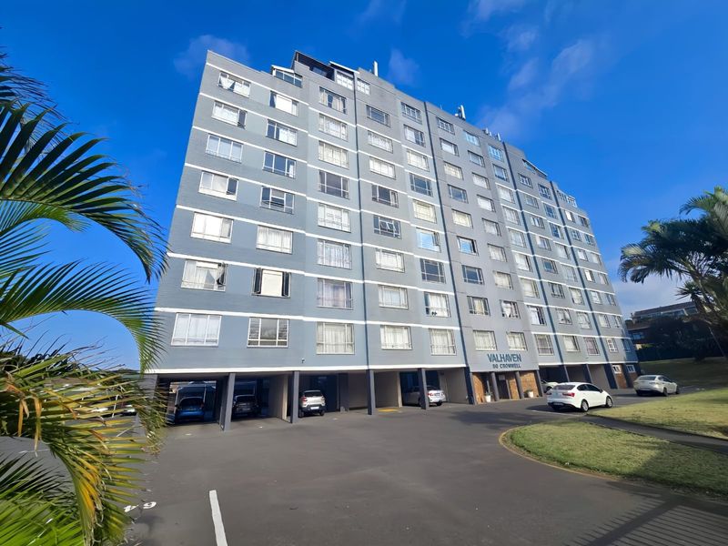 Prime Glenwood Apartment – Convenience, Security, and Location - Photo 1
