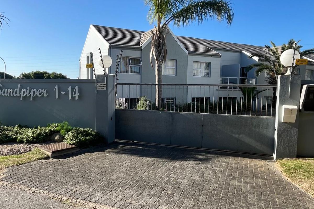 Amazing Opportunity For Sale 2 Bedroom Apartment in Aston Bay   - Photo 2