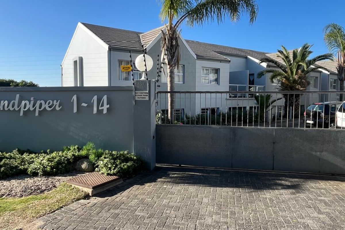 Amazing Opportunity For Sale 2 Bedroom Apartment in Aston Bay   - Photo 3