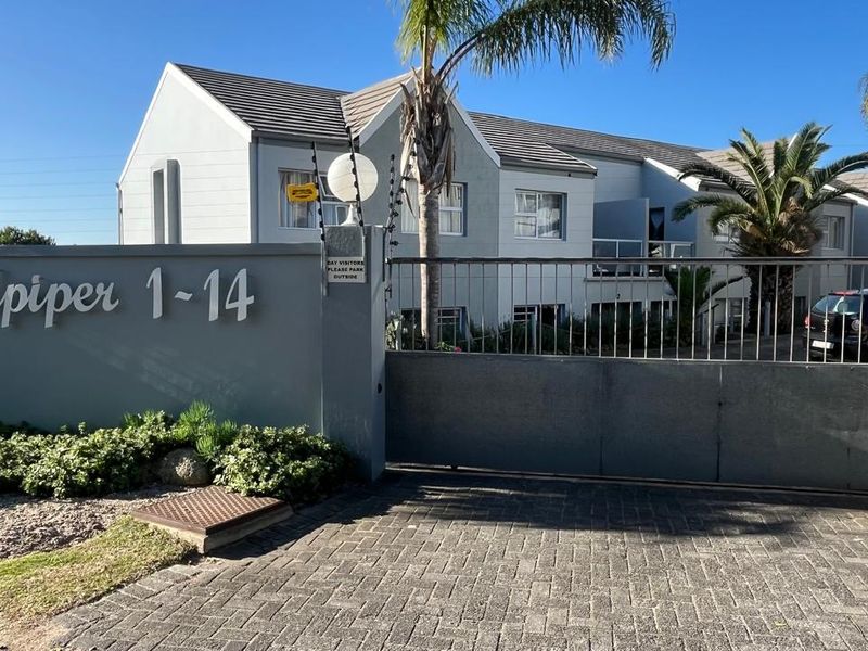 Amazing Opportunity For Sale 2 Bedroom Apartment in Aston Bay   - Photo 3