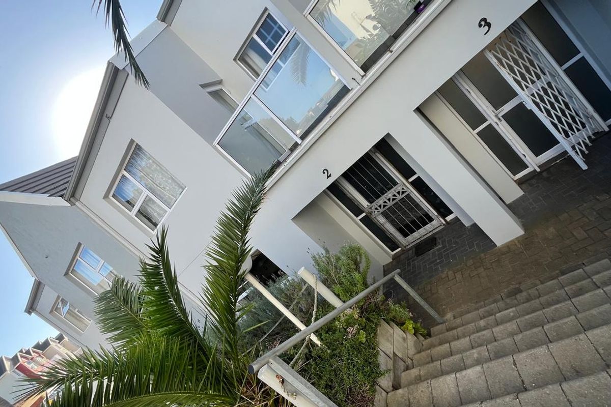 Amazing Opportunity For Sale 2 Bedroom Apartment in Aston Bay   - Photo 4