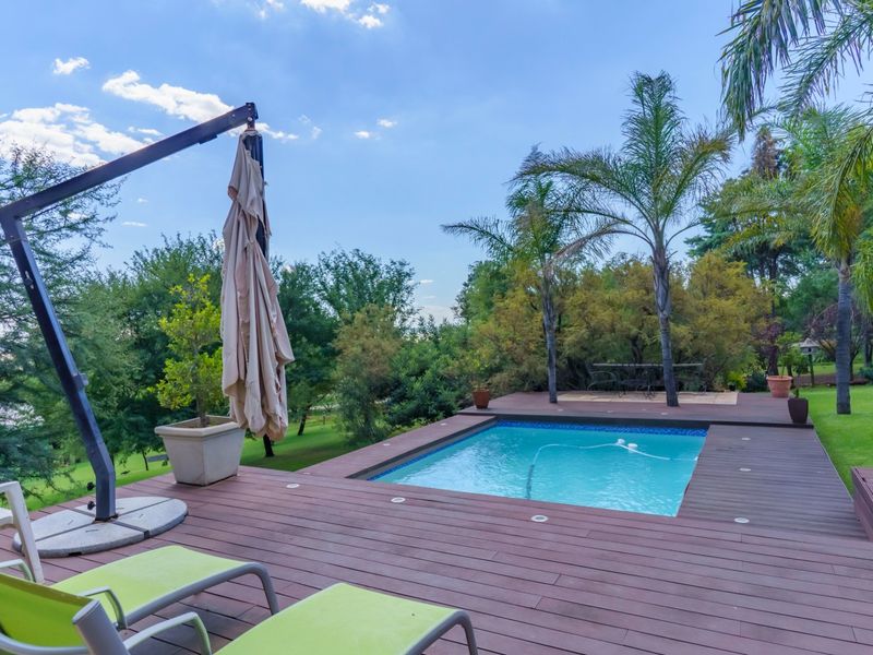 AN ARCHITECTURAL MASTERPIECE! - Photo 4