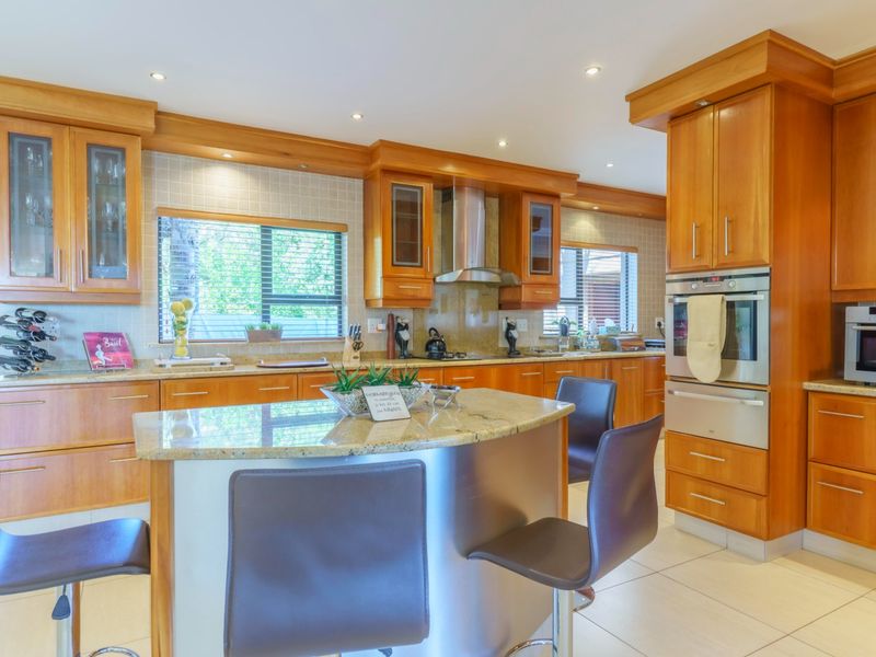 AN ARCHITECTURAL MASTERPIECE! - Photo 9