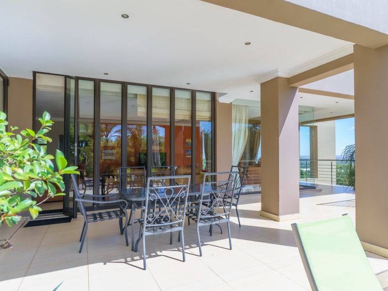 AN ARCHITECTURAL MASTERPIECE! - Photo 6