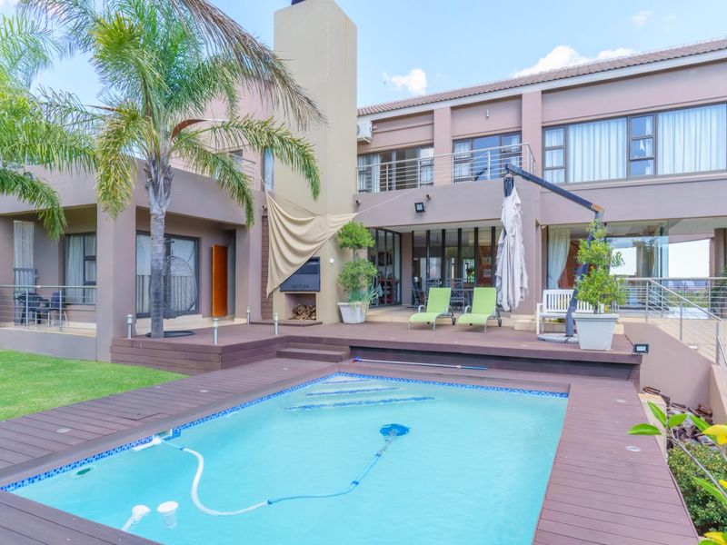 AN ARCHITECTURAL MASTERPIECE! - Photo 3