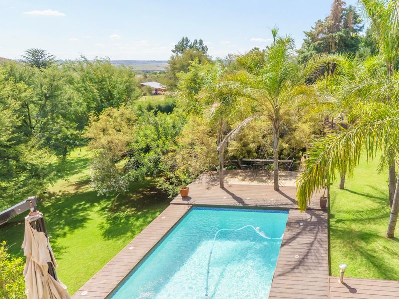 AN ARCHITECTURAL MASTERPIECE! - Photo 2