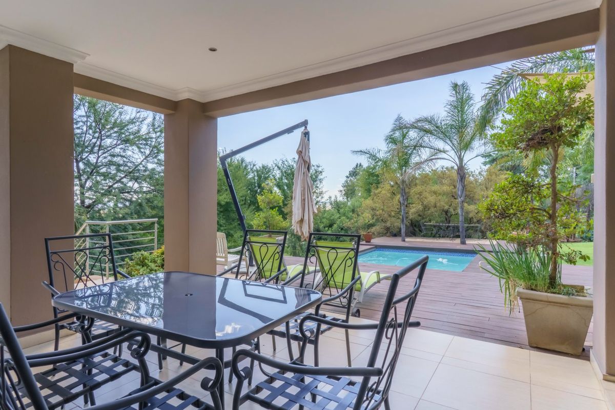 AN ARCHITECTURAL MASTERPIECE! - Photo 5