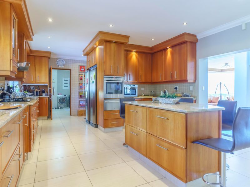 AN ARCHITECTURAL MASTERPIECE! - Photo 10