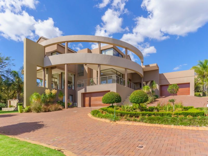 AN ARCHITECTURAL MASTERPIECE! - Photo 1