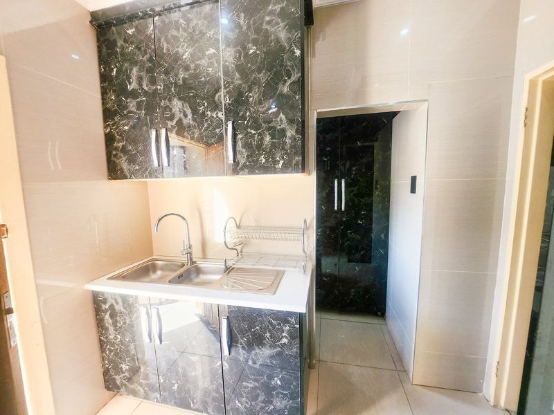 Neat  3-Bedroom Home with Modern Upgrades - Photo 4