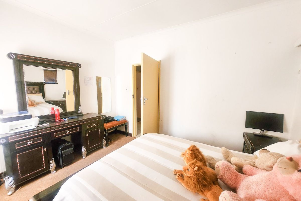 A standard bedroom featuring carpeted flooring and a neutral interior finish, providing a functional space for rest.