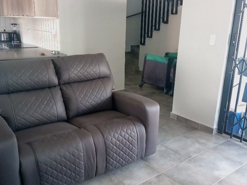 Stunning Double-Storey Home in Capital view Lifestyle Estate! - Photo 9