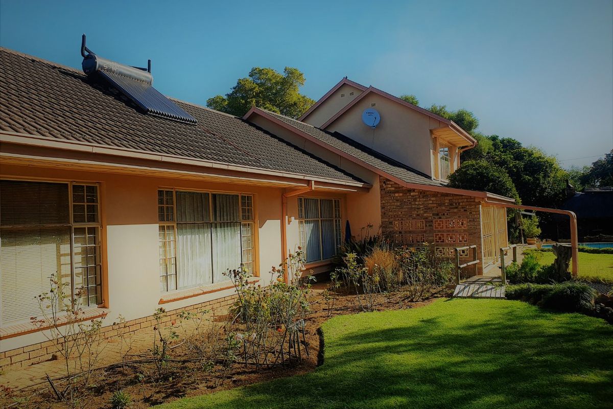 Discover the epitome of luxury living in this neat 5-bedroom residence. - Photo 2