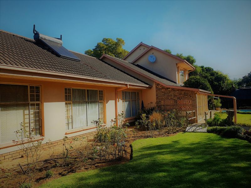 Discover the epitome of luxury living in this neat 5-bedroom residence. - Photo 2