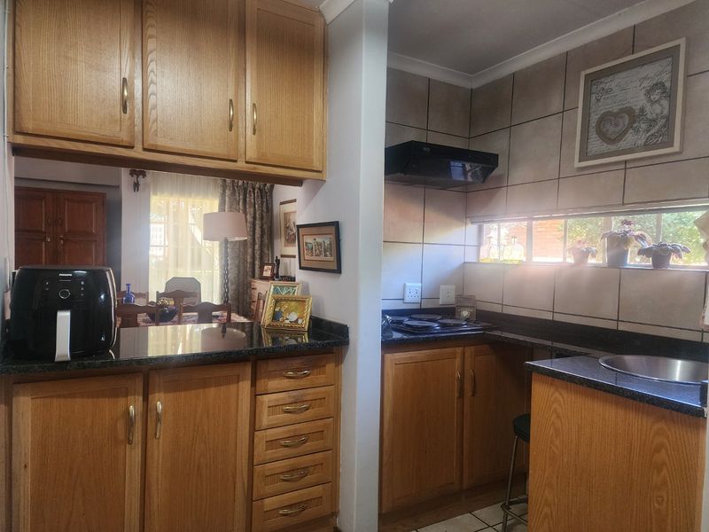 3 BEDROOM TOWNHOUSE IN FLAMWOOD - Photo 6