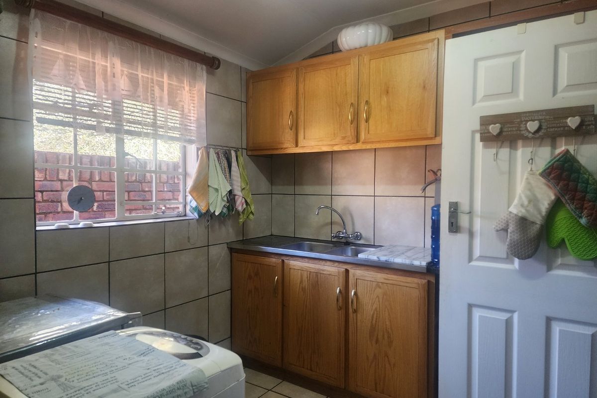 3 BEDROOM TOWNHOUSE IN FLAMWOOD - Photo 5