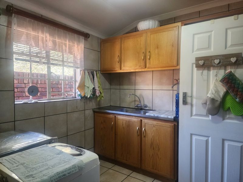 3 BEDROOM TOWNHOUSE IN FLAMWOOD - Photo 5