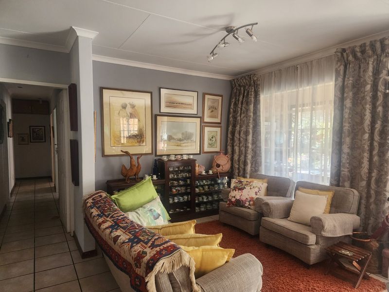 3 BEDROOM TOWNHOUSE IN FLAMWOOD - Photo 2