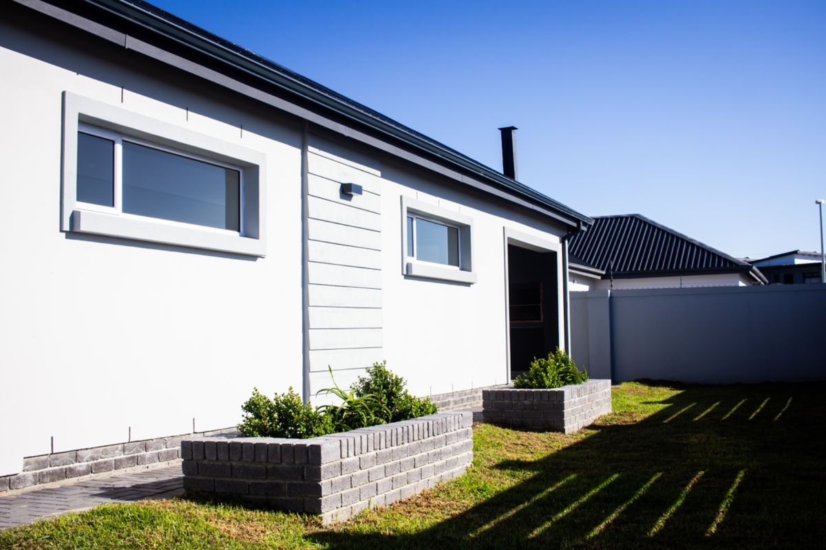 Don't miss out – contact us today to arrange a viewing of this beautifully finished, move-in-ready home! - Photo 2