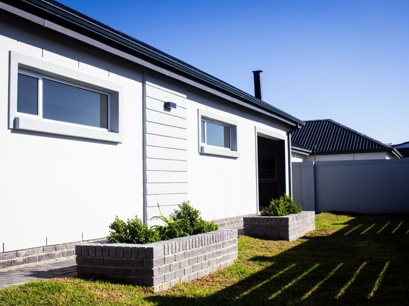 Don't miss out – contact us today to arrange a viewing of this beautifully finished, move-in-ready home! - Photo 2