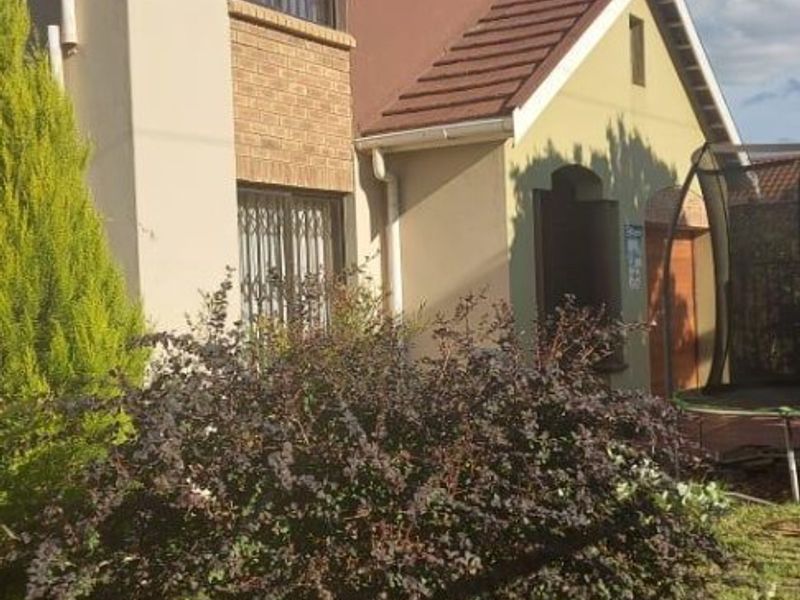 Charming family retreat: A perfectblend of comfort  and security. - Photo 3