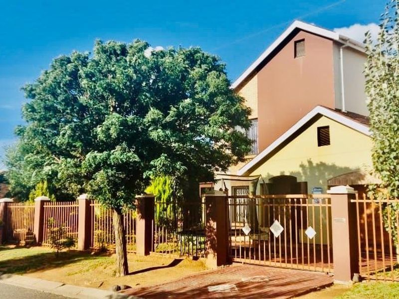 Charming family retreat: A perfectblend of comfort  and security. - Photo 4