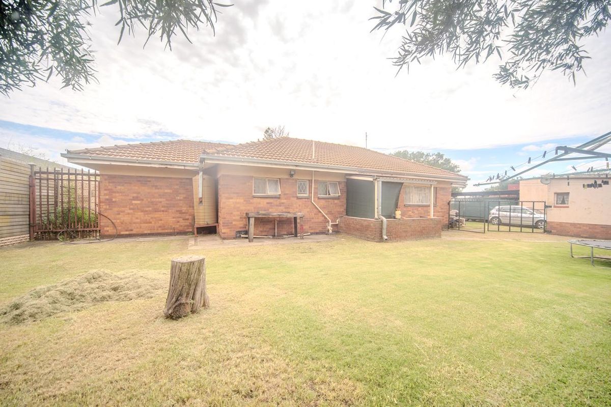 Spacious 3-Bedroom Home in Evander – Deceased Estate with Great Potential - Photo 3
