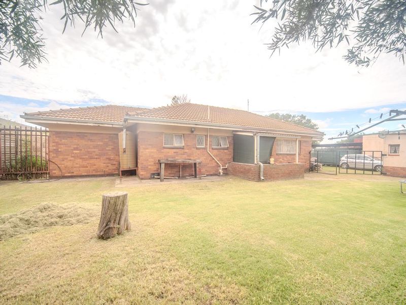 Spacious 3-Bedroom Home in Evander – Deceased Estate with Great Potential - Photo 3