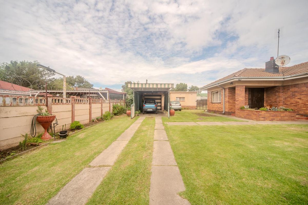 Spacious 3-Bedroom Home in Evander – Deceased Estate with Great Potential - Photo 4