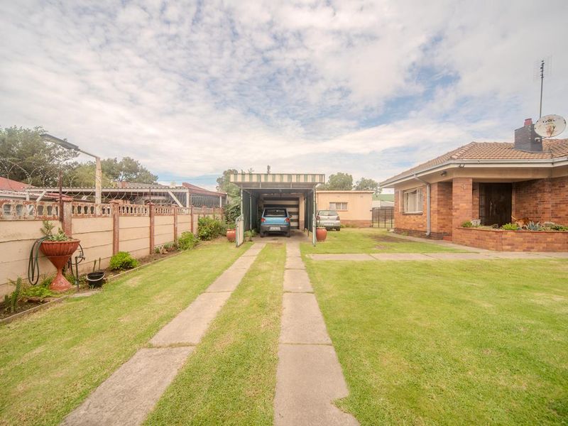 Spacious 3-Bedroom Home in Evander – Deceased Estate with Great Potential - Photo 4