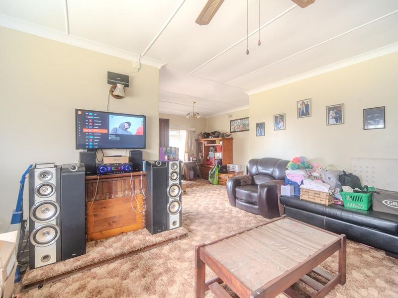 Spacious 3-Bedroom Home in Evander – Deceased Estate with Great Potential - Photo 6