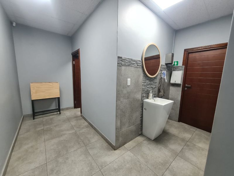 Limeroc Business Park 3,858m2 A-Grade Warehouse to Let Simela Street, Knoppieslaagte, Centurion - Photo 7