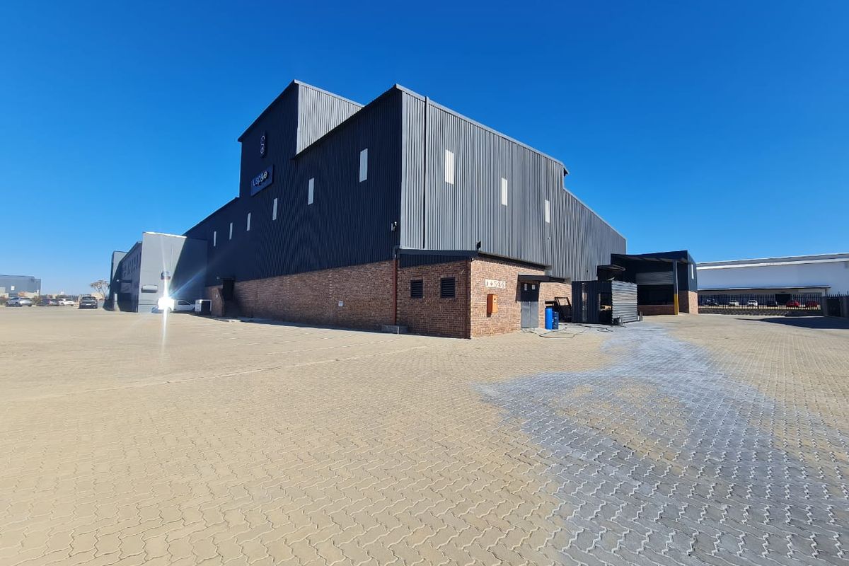 Limeroc Business Park 3,858m2 A-Grade Warehouse to Let Simela Street, Knoppieslaagte, Centurion - Photo 3